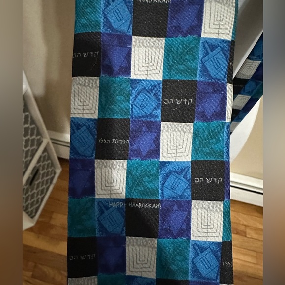 Hanukkah tie new never worn - Picture 2 of 5